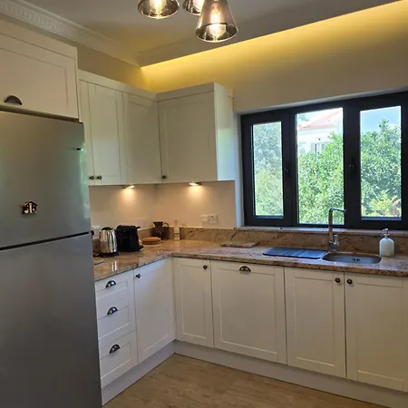 Mulberry - Kyrenia North Cyprus * Lapithos (Northern Cyprus)