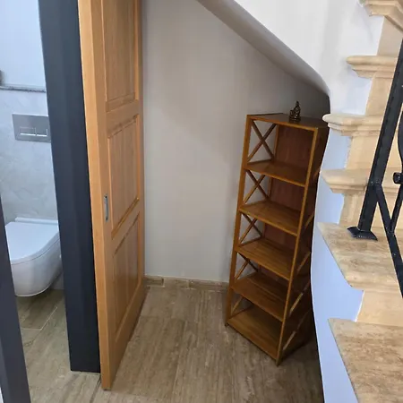 Mulberry - Kyrenia North Cyprus * Lapithos (Northern Cyprus)